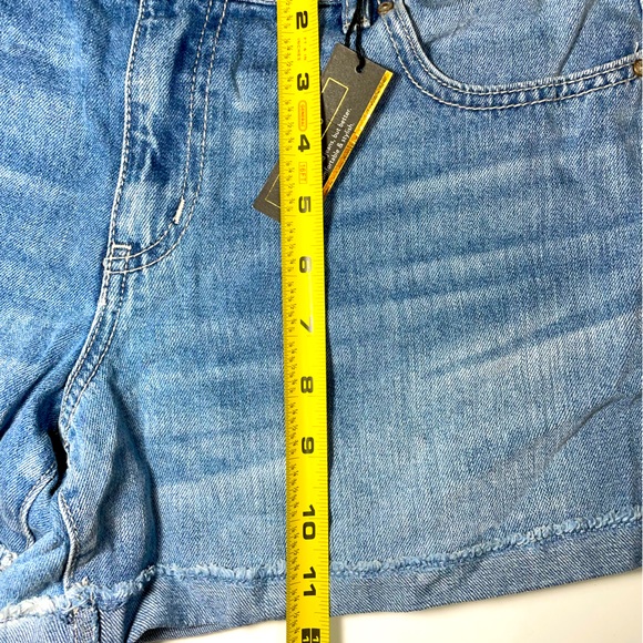 Refuge by Charlotte Russe Jeans Shorts Size 10 - Picture 5 of 5